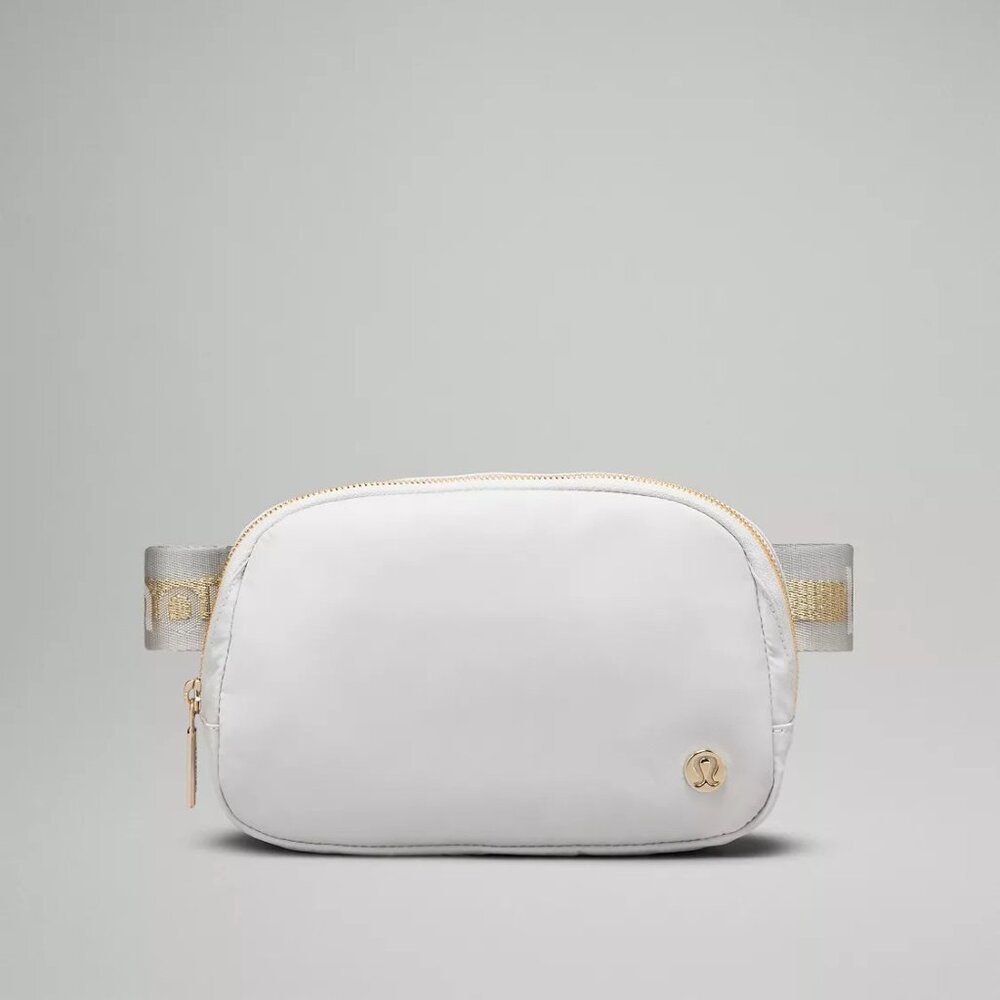 LULULEMON 1L BELT BAG IN VAPOR/GOLD/WHITE